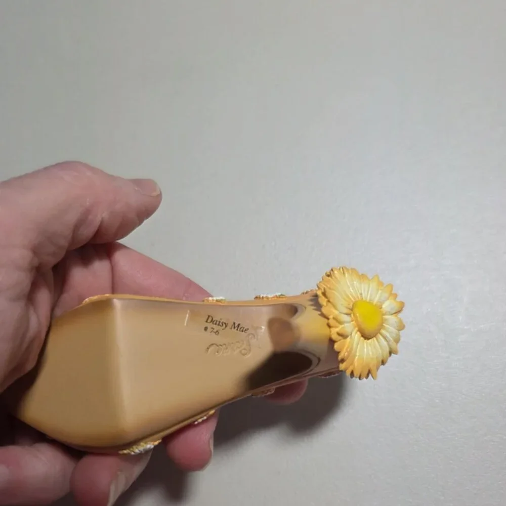 EUC Stepping Out Decorative Tiny Shoe - Daisy Mae Design - Picture 3 of 7